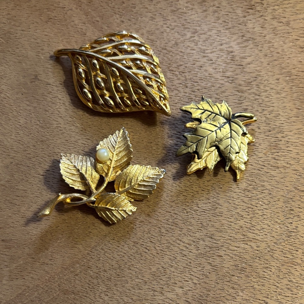 Gold Leaf Brooch Set